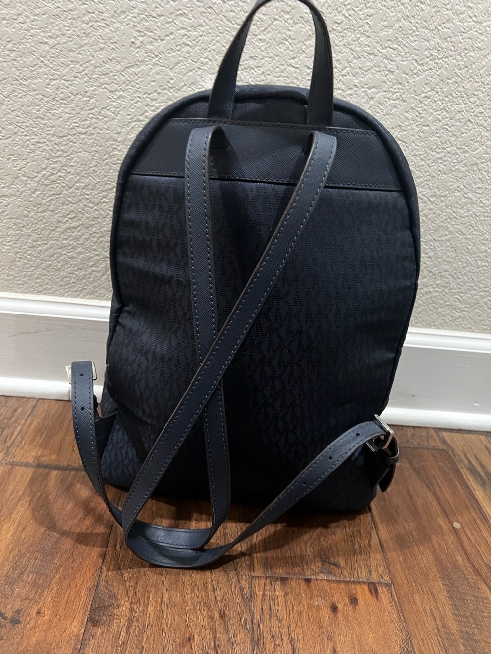 NWOT Brand New Michael Kors Navy Backpack - Picture 3 of 9